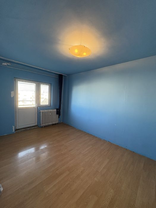 Apartament 3 camere , decomandat ,zona Confectii