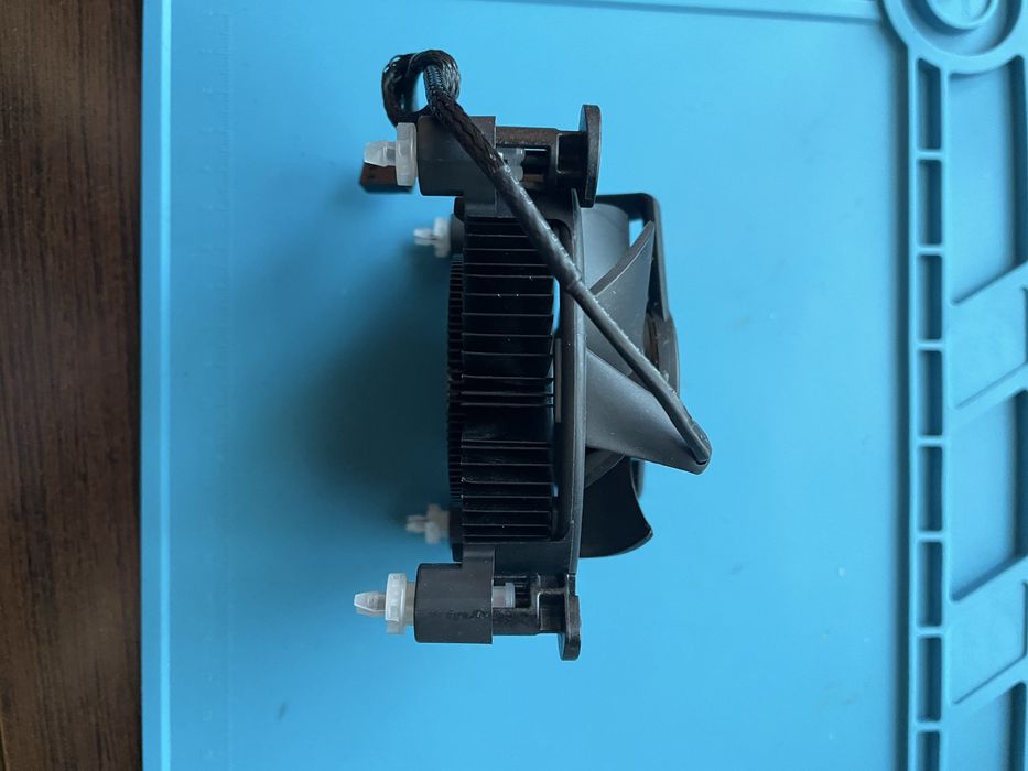 Стоков охладиител intel