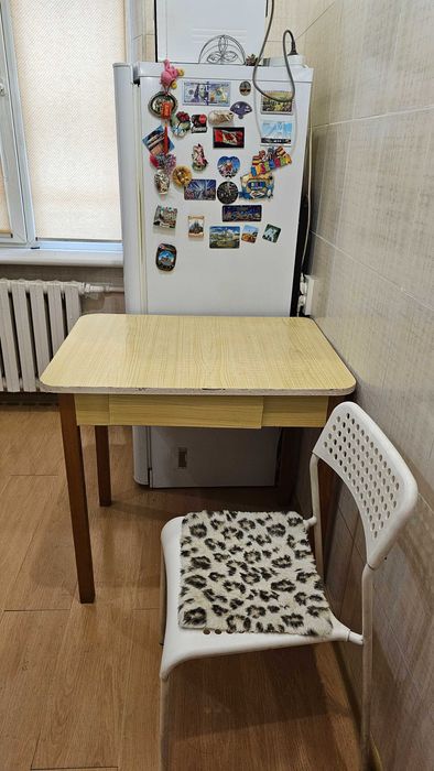 Продам кухонный стол