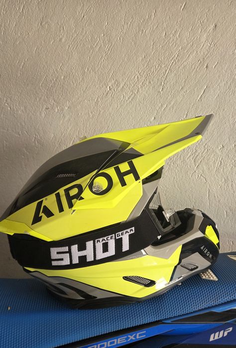 Каска Airoh Twist 3
