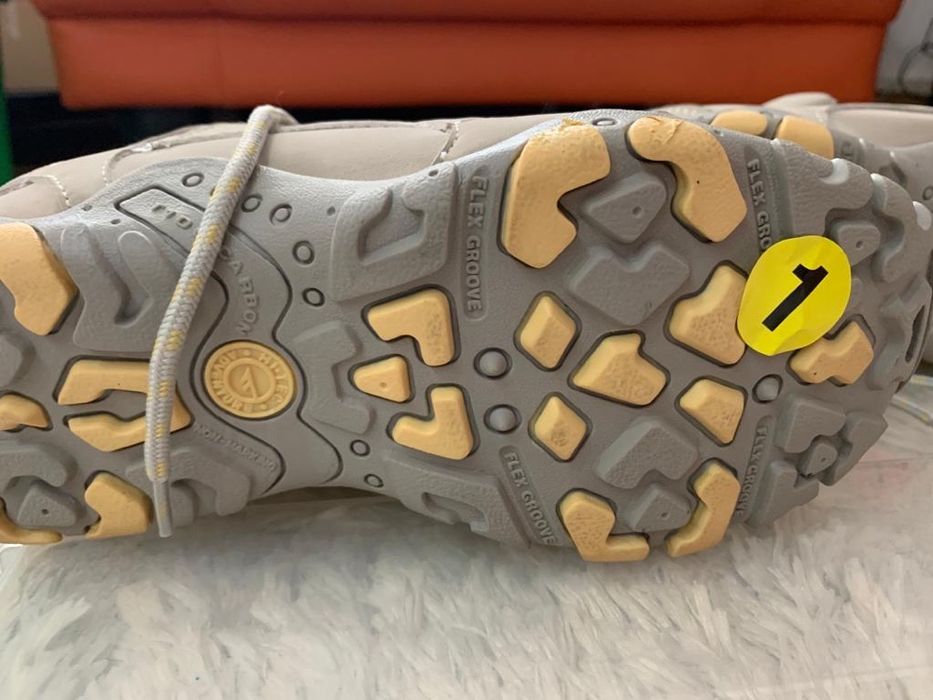 Ghete/pantofi  munte Hi-tec, noi cu eticheta- 37.5/ nu Columbia , HH