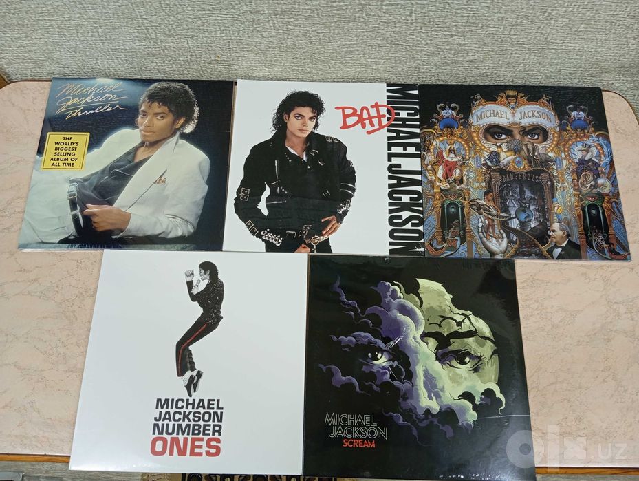 MICHAEL JACKSON виниловые диски. Продам.