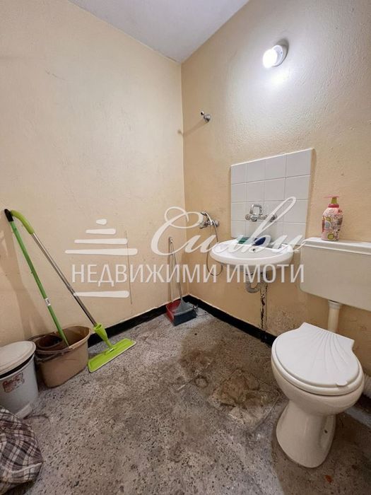 Тристаен ТУХЛЕН апартамент на предпочитан ВТОРИ етаж - до РУМ!