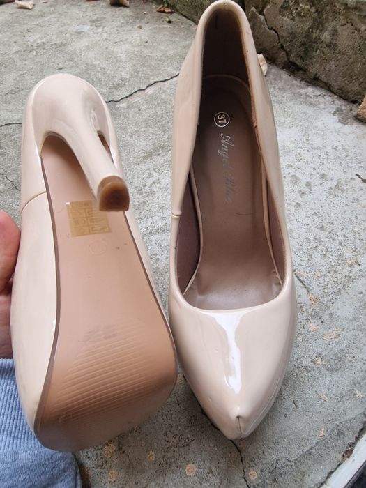 Обувки с висок ток