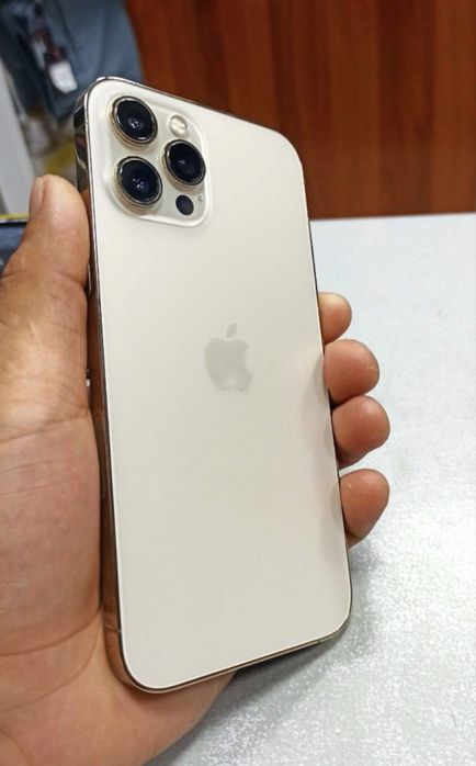 Iphone 12 pro max gold rangi sotiladi