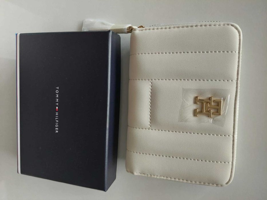 Tommy Hilfiger дамско портмоне - TH Feminine MED