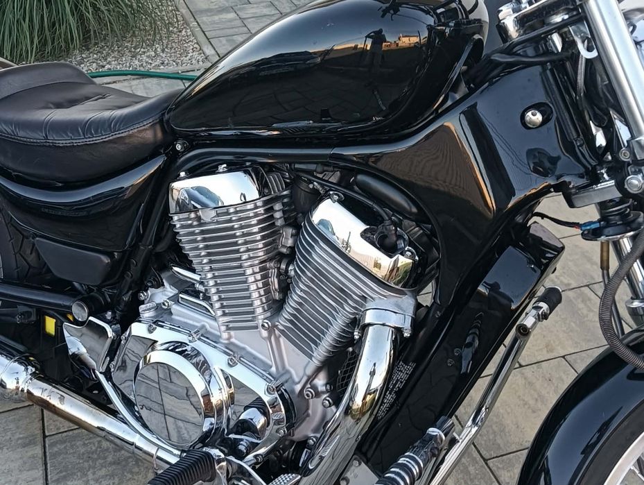 Suzuki  Intruder