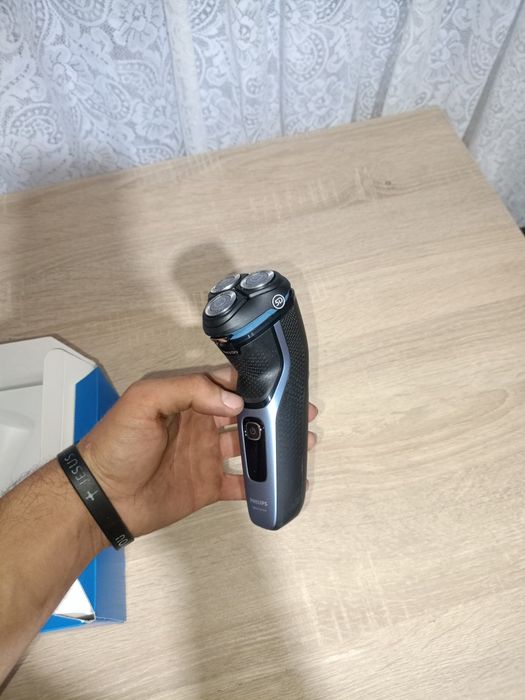 Aparat de ras nou