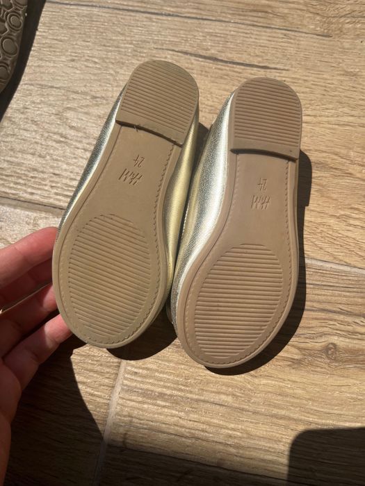 Златисти обувки H&M