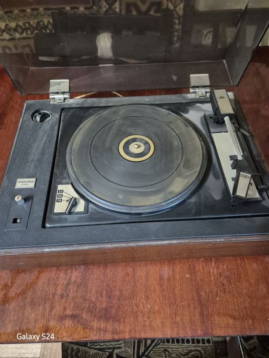 Продам проигрыватель в отличном рабочем состоянии