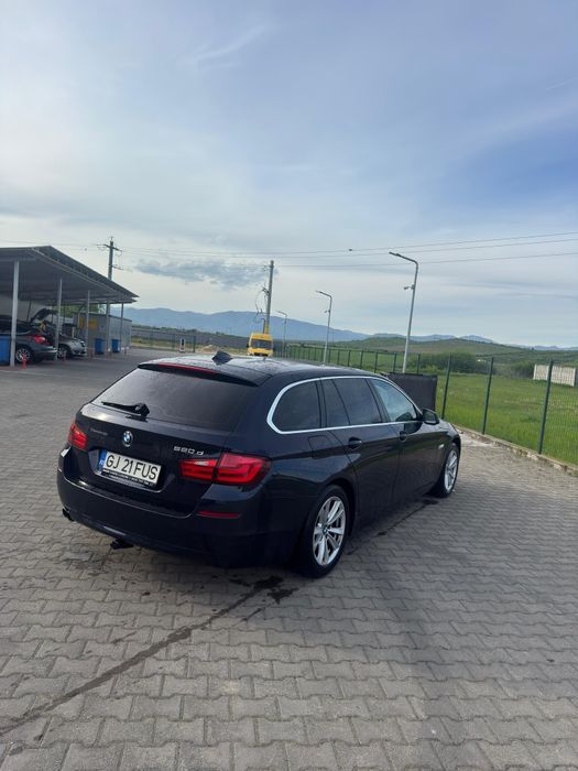 BMW Seria 5 Touring (F11), motorizare 2.0 diesel (520d), an fabricație 2012, cutie automată.