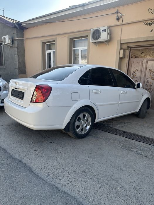 Gentra avtomat sotiladi