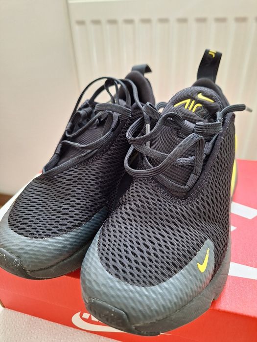 Vând sneakers Nike air 270, mărime 34