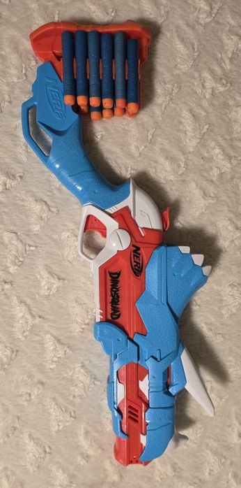 Vand pistoale Nerf