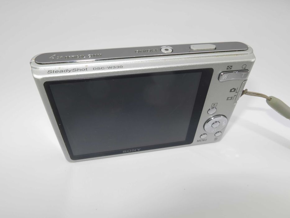 Sony Cyber-shot DSC W330 ултра компактен цифорв фотоапарат, малка дигитална камера сребърен цвят, в отлично състояние, работи перфектно