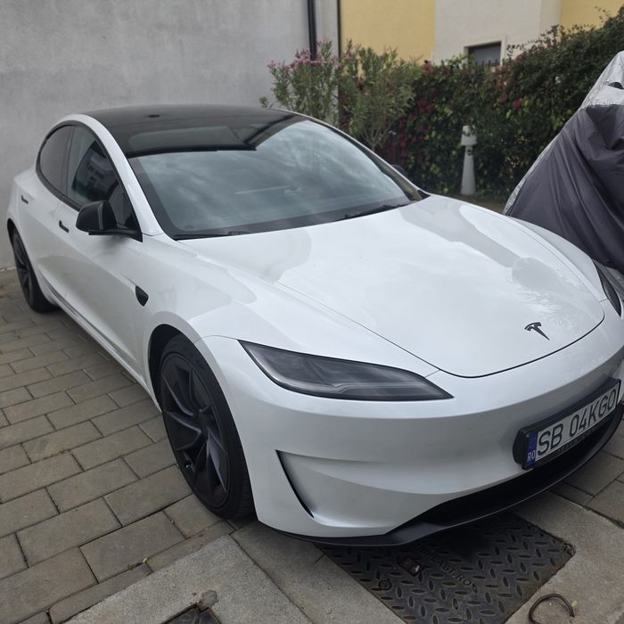 TESLA Model 3 2024 — imagine 4
