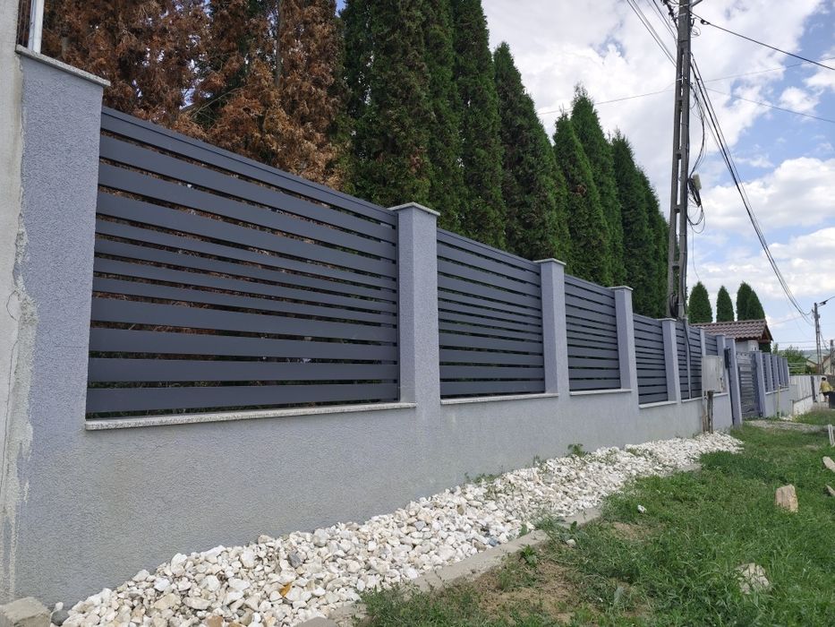 Garduri și porți din tablă zincată/jaluzea – stil contemporan