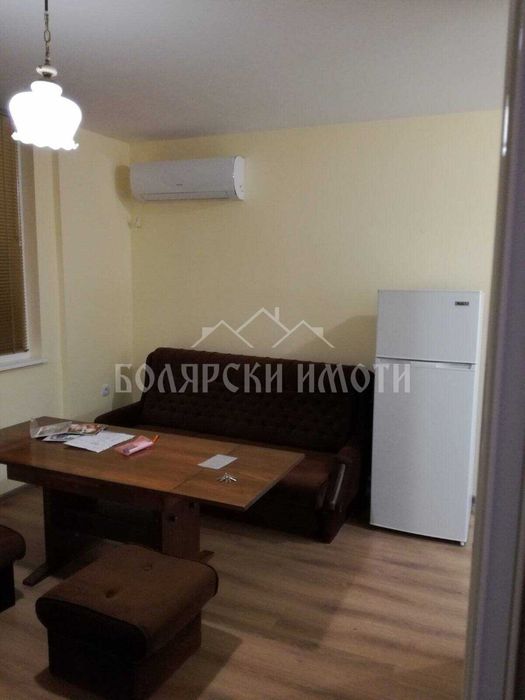 Дава се под наем Двустаен апартамент в Велико Търново, Център - 55 кв.м за 306 € - Снимка #2