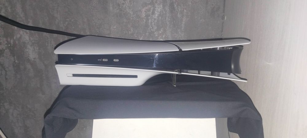 PS5 Slim с дисководом + 2 геймпада + PS Plus Extra