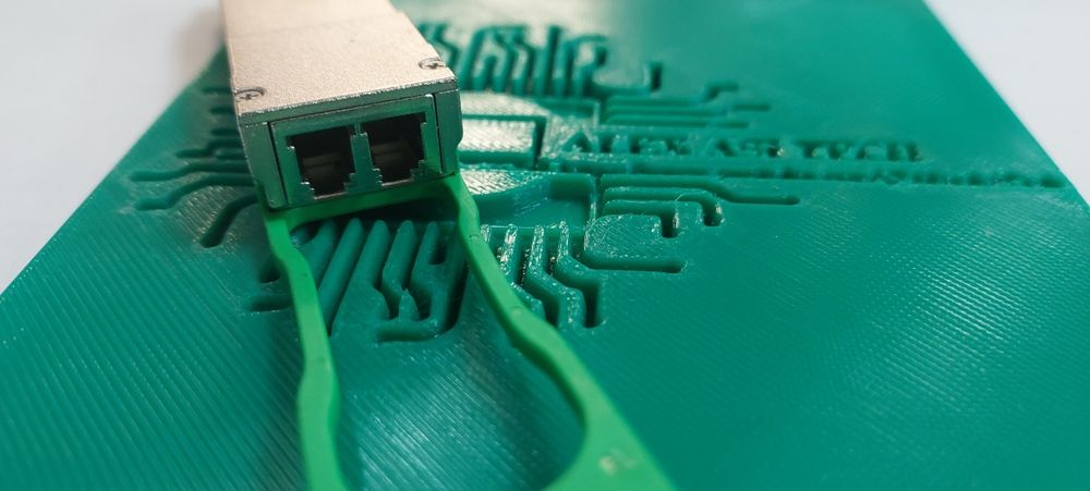 Modul Optic QSFP28 100G Cwdm4 2Km SMF AOI AQPLBCQ4EDMA0877