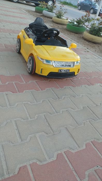 Vând mașinuța copii
