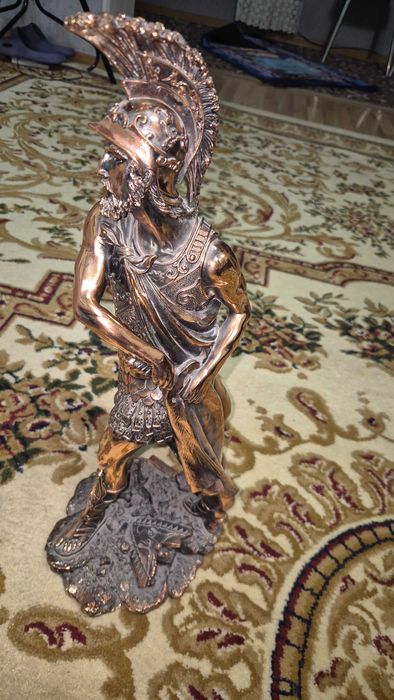 Декорная статуя воина