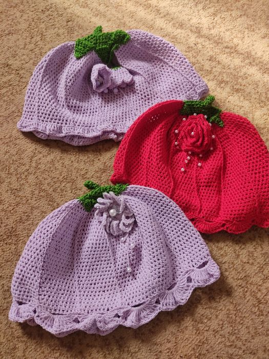 Платья и шапочки для девочек