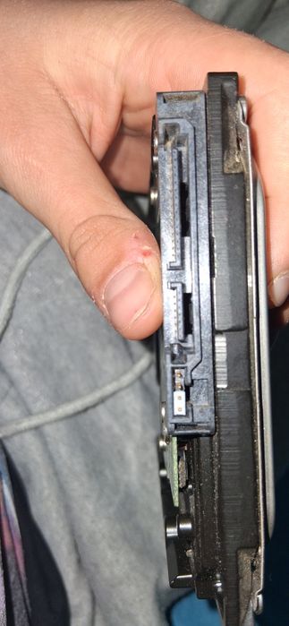 Vând 2 bucăți de 2 GB RAMI și un hdd de 250GB