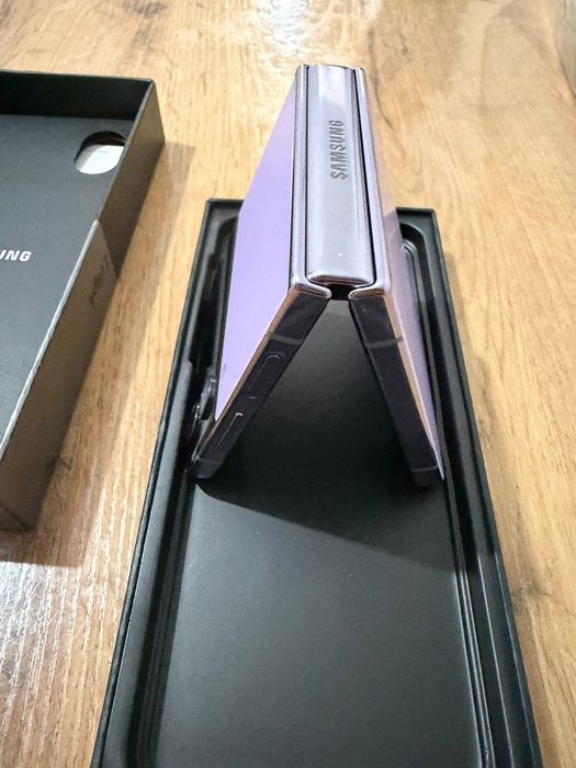 Samsung galaxy Z flip 4