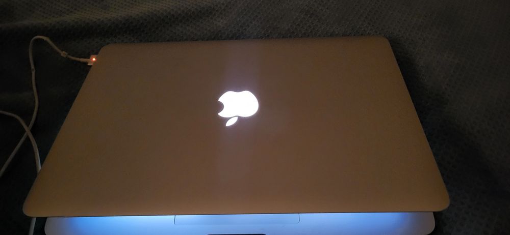 Продам Macbook air a 1466