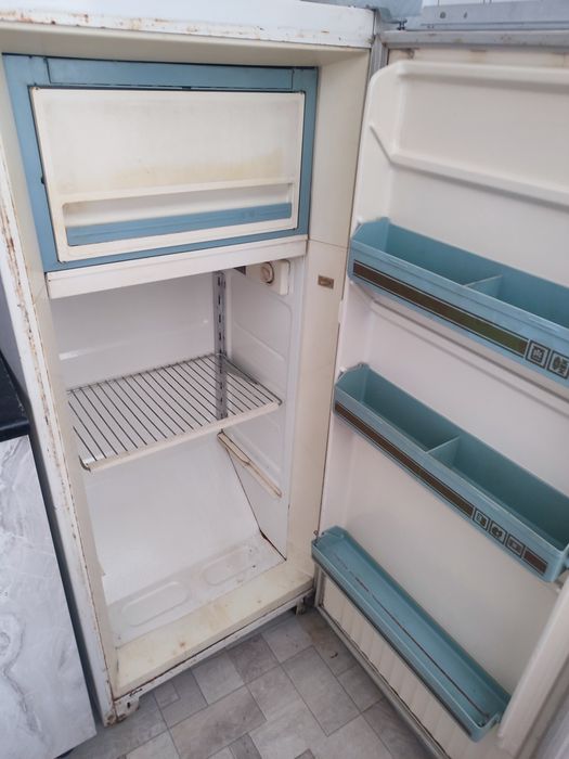 Холодильники два