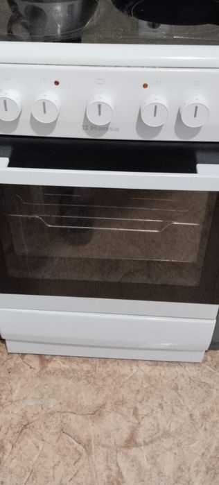 Продам электро плиту с духовкай