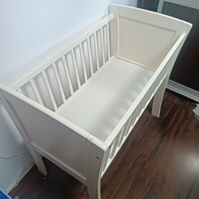 Pătuț bebe din lemn masiv și saltea