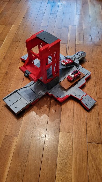 Пожарна кола трансформираща станция