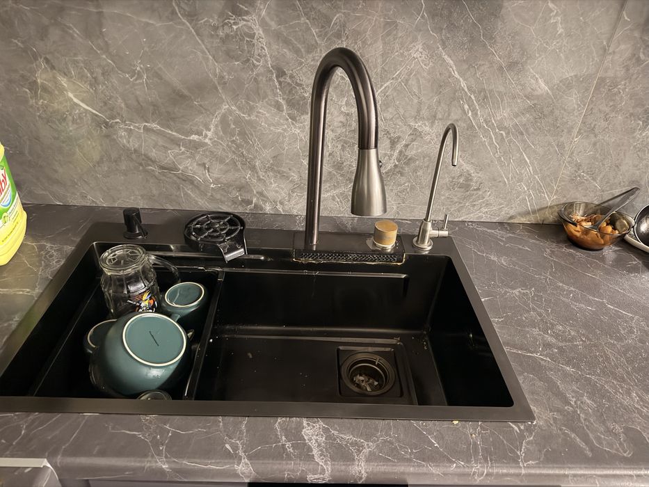 Продам кухонную мойку цвета графит