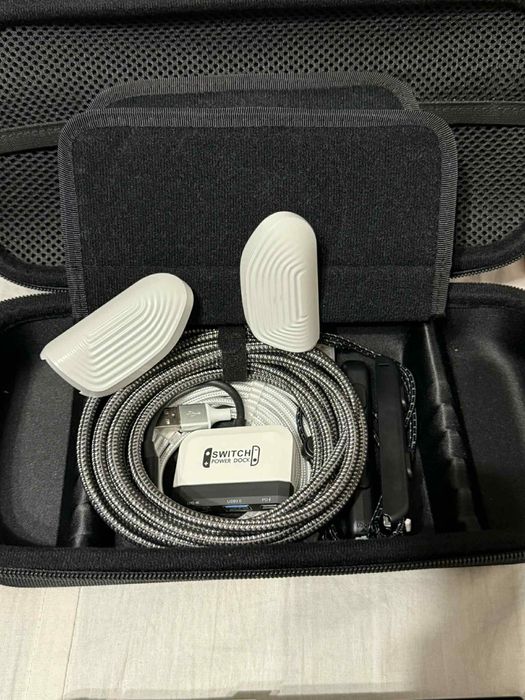 Nintendo Switch OLED + 5 игри + аксесоари – пълен комплект