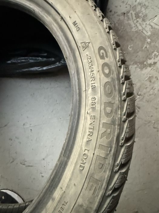 235/45 r18 зима шипы продам
