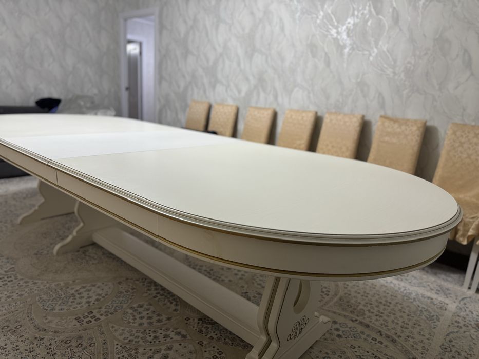 Стол со стульями