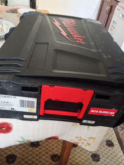 Vând trusa Milwaukee m 18