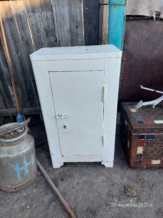 Продам сейф железный