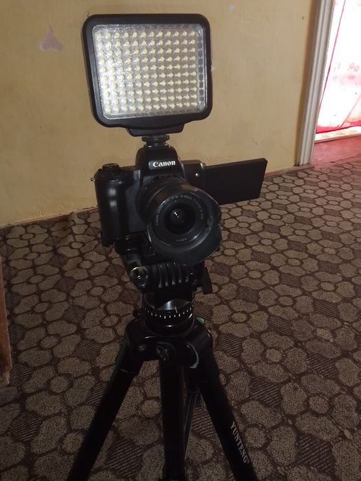 Сифравой видеокамера санон EOS M50