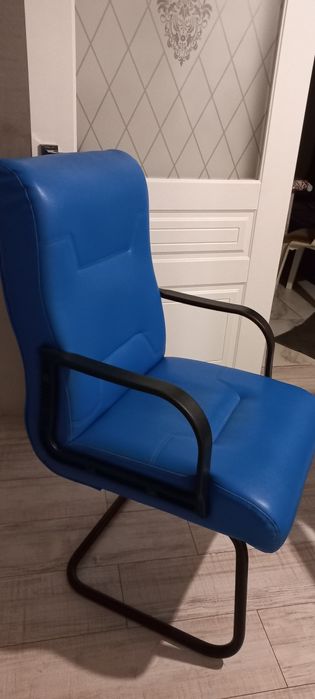 Продам кресло срочно.