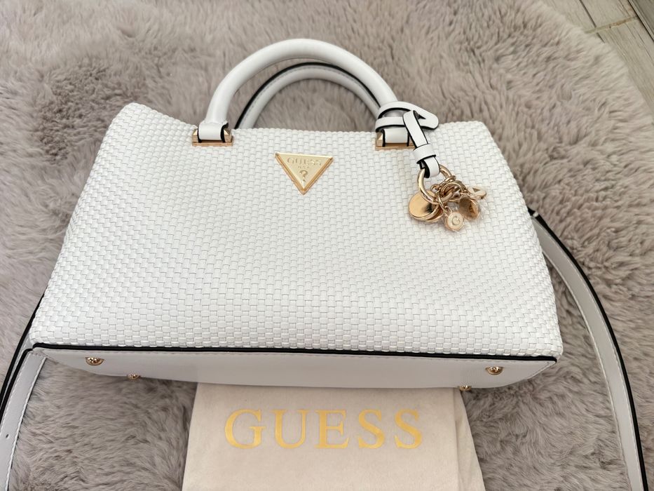 Оригинална чанта Guess
