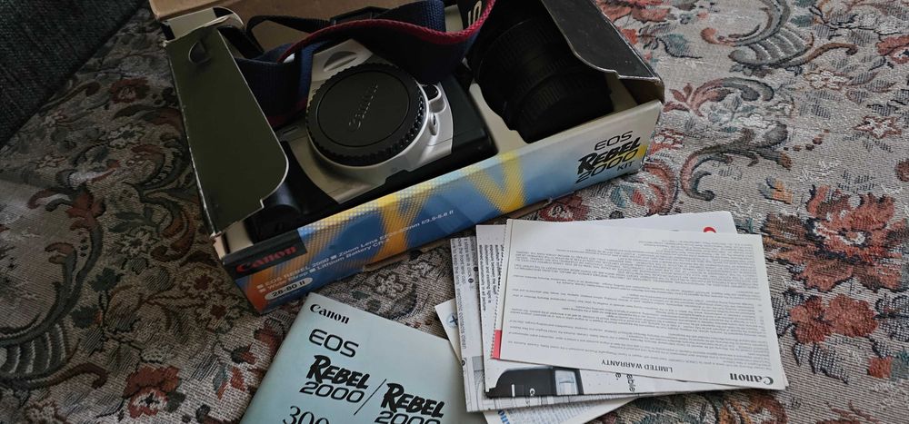 Canon EOS Rebel 2000 35mm Film SLR Camera Kit with 28-80mm Lens