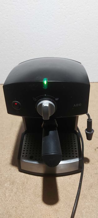 Еспресо кафемашина AEG