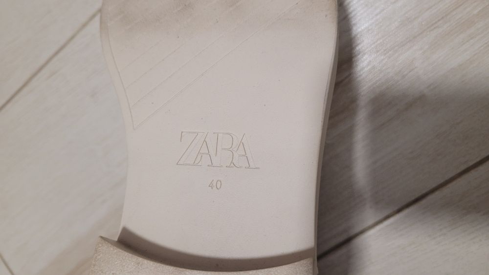 Vand cizme crem deschis noi Zara