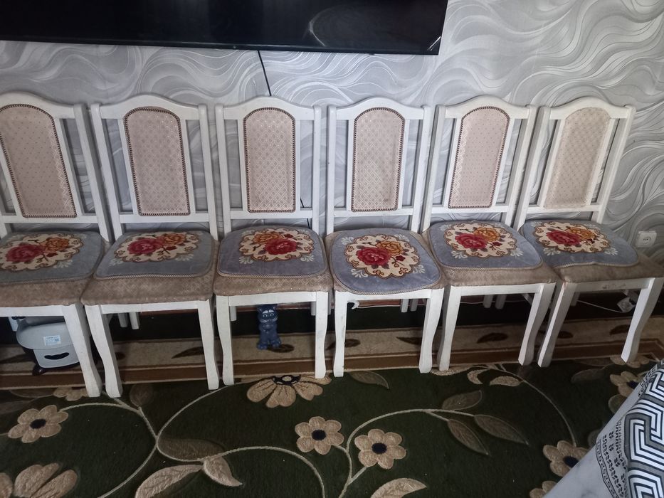 Продам стол стульями