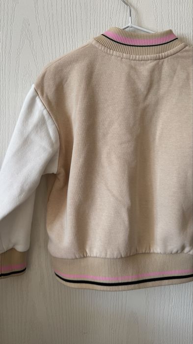 Продам бомбер на девочку