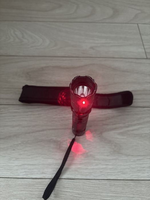 Lanterna led cu electrosoc si laser