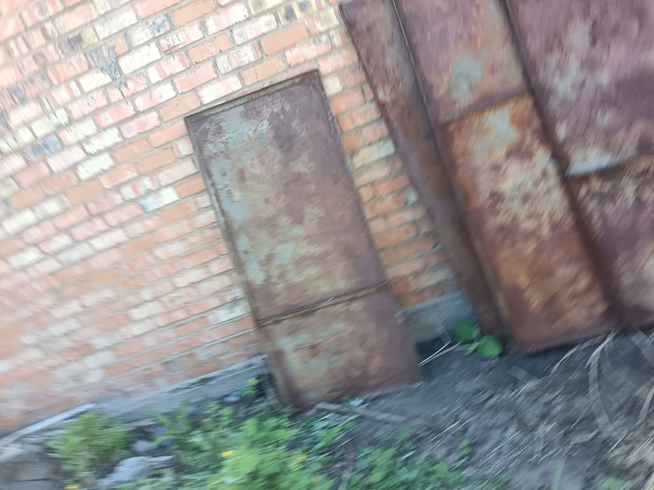 Продаются гаражные ворота